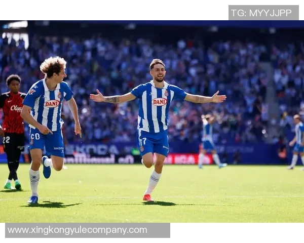 万项代表杜利亚伊足球学院首发表现出色却遗憾输球球队最终以2-3落败 万项代表杜利亚伊足球学院首发表现出色却遗憾输球球队最终以2-3落败